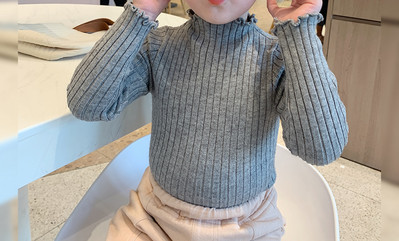 Изчистен модел детски пуловер за момичета с висока яка