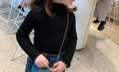 Изчистен модел детски пуловер за момичета с висока яка