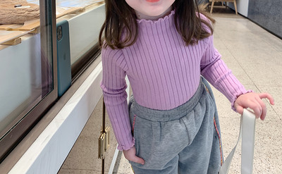 Изчистен модел детски пуловер за момичета с висока яка