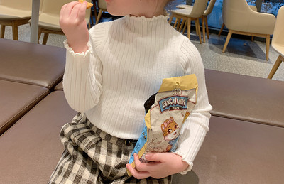 Изчистен модел детски пуловер за момичета с висока яка