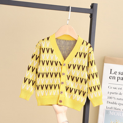 Топла, зимна жилетка - подходяща за момичета в няколко десена