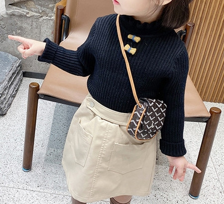 Детски ежедневен пуловер с панделка и висока яка в бял и черен цвят