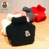 Зимен детски пуловер с висока яка и апликация с мече