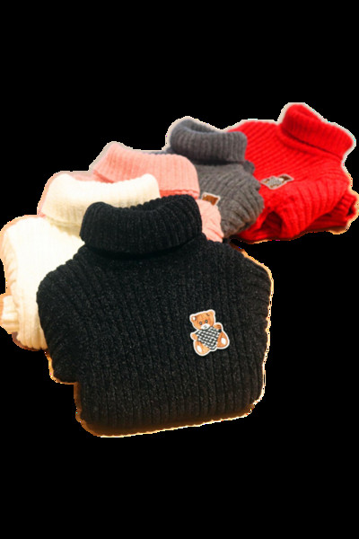 Зимен детски пуловер с висока яка и апликация с мече