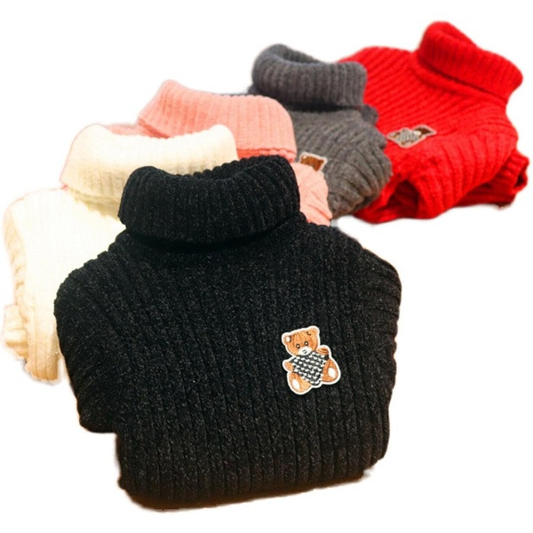 Зимен детски пуловер с висока яка и апликация с мече