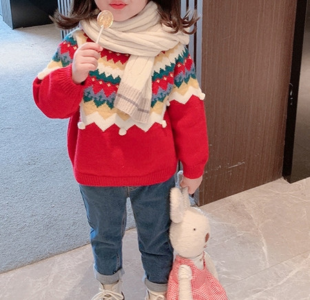 Ежедневен детски пуловер в червен цвят с цветен принт