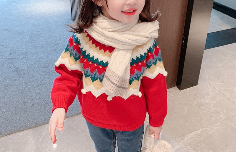 Ежедневен детски пуловер в червен цвят с цветен принт