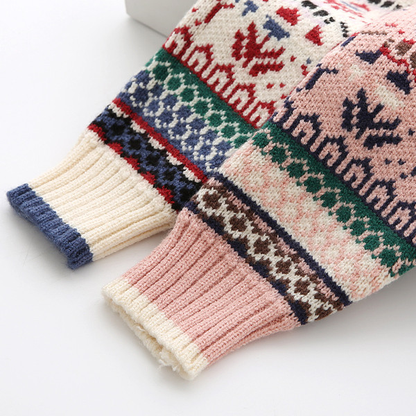 Нов модел зимен детски пуловер за момичета с овално деколте