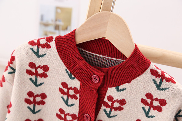 Детска жилетка за момичета с цветен десен