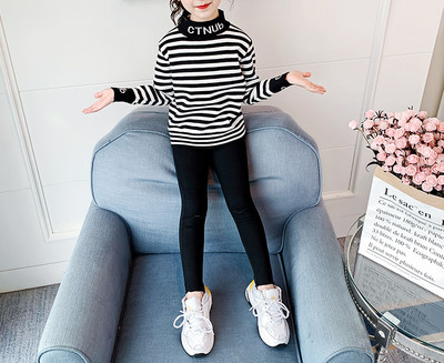 Раиран детски пуловер за момичета с надписи