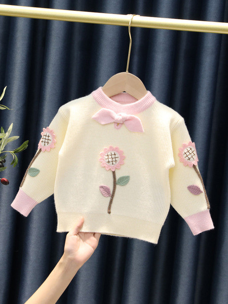 Модерен детски пуловер с 3D елементи и обло деколте