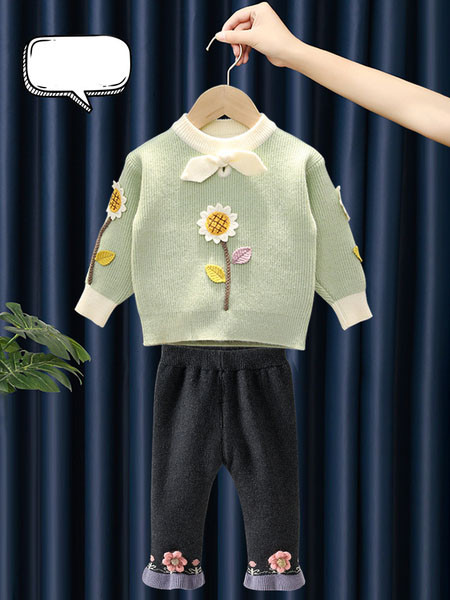 Модерен детски пуловер с 3D елементи и обло деколте