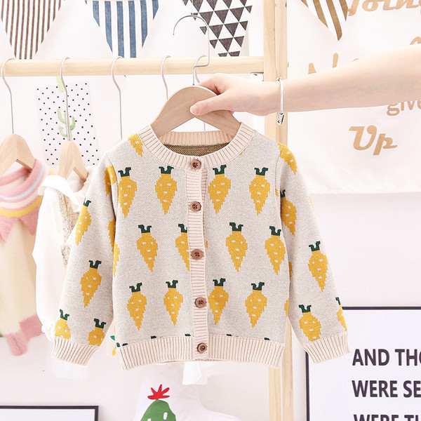 Топла детска жилетка - подходяща за момичета с интересен десен