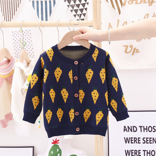 Топла детска жилетка - подходяща за момичета с интересен десен