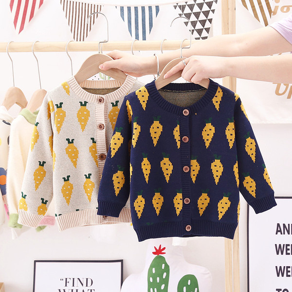 Топла детска жилетка - подходяща за момичета с интересен десен