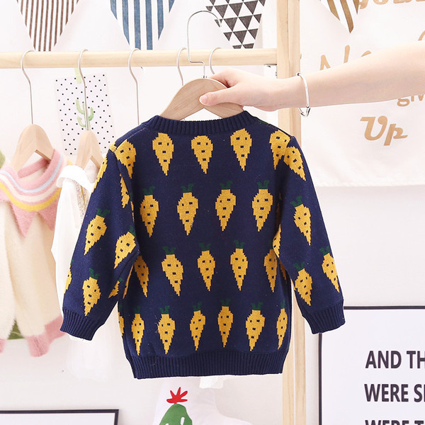 Топла детска жилетка - подходяща за момичета с интересен десен