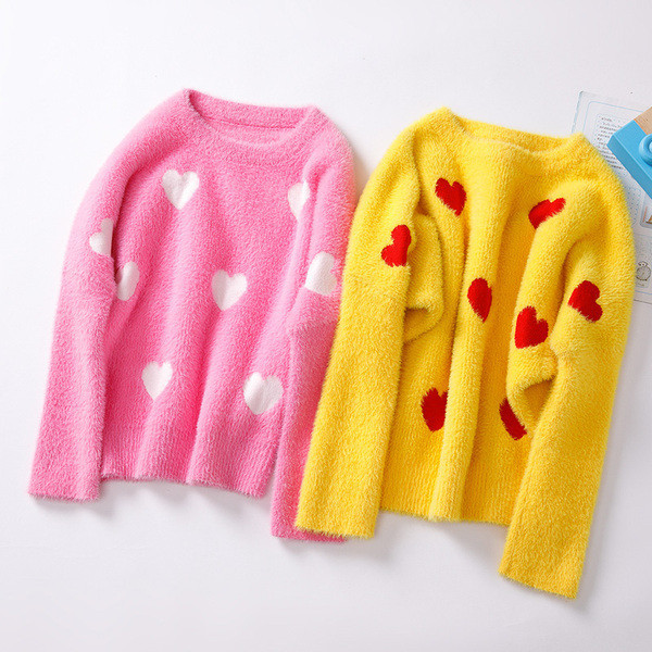 Детски ежедневен пухен пуловер на сърца с овално деколте в жълт и розов цвят