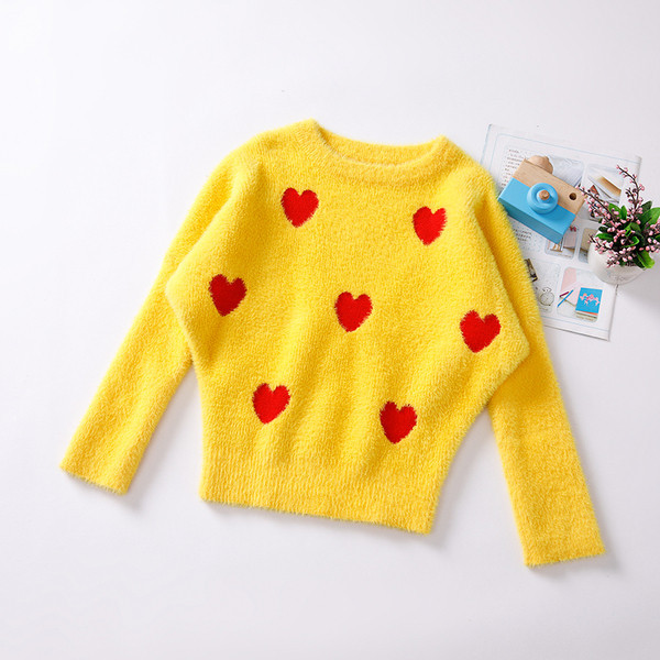 Детски ежедневен пухен пуловер на сърца с овално деколте в жълт и розов цвят