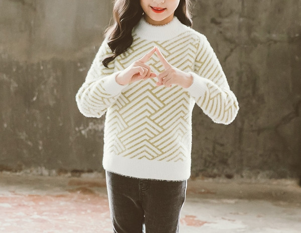 Детски ежедневен пуловер с овално деколте в бежов и сив цвят 