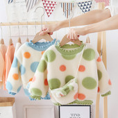 Зимен детски пуловер за момичета на точки с овално деколте