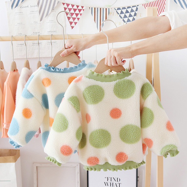 Зимен детски пуловер за момичета на точки с овално деколте 