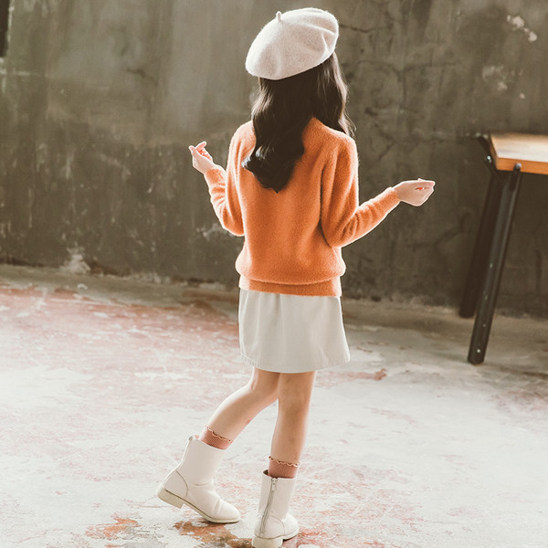 Dječja ležerna vesta s ovalnim izrezom smeđe boje