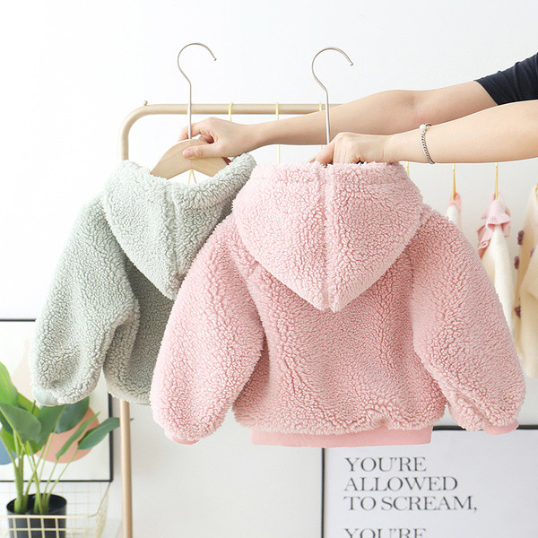 Dječja puhasta majica s kapuljačom i džepom