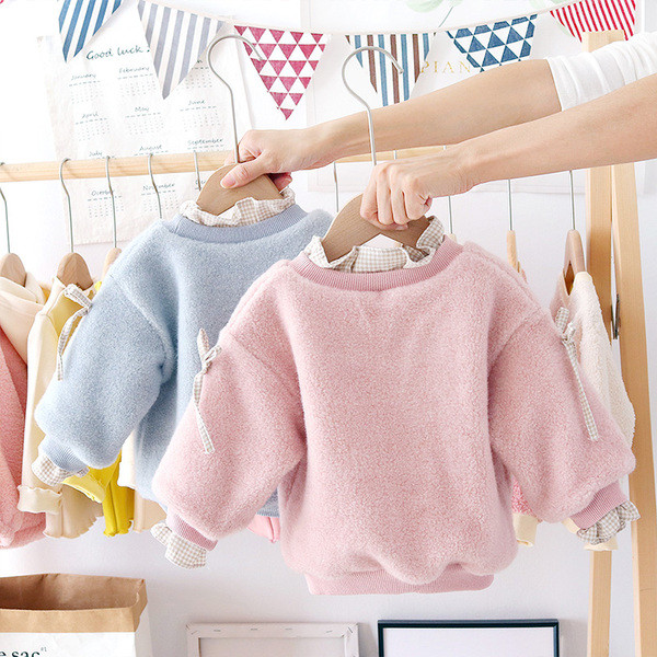 Punasti dječji pulover s vezom i okruglim izrezom