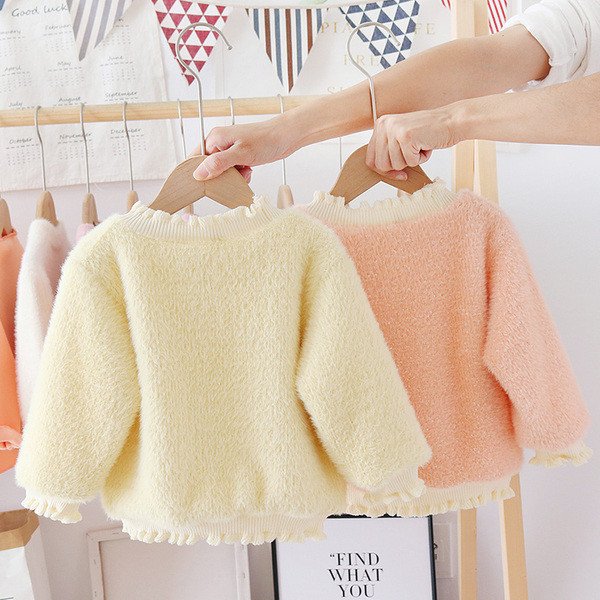 Aktualni dječji džemper za djevojčice s vezom