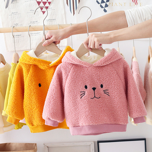 Vaikiški pūkiniai megztiniai su siuvinėjimu ir gobtuvu