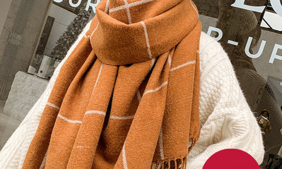 Dabartinis ilgas moteriškas šalikas su kutais