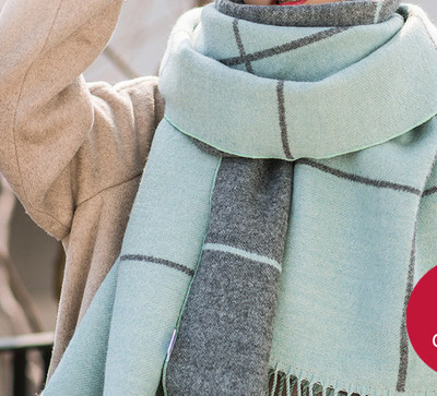 Dabartinis ilgas moteriškas šalikas su kutais