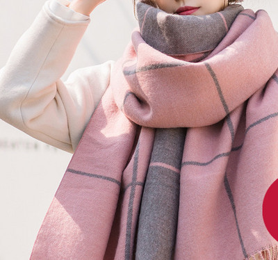 Dabartinis ilgas moteriškas šalikas su kutais