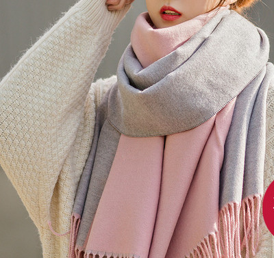 Dabartinis ilgas moteriškas šalikas su kutais