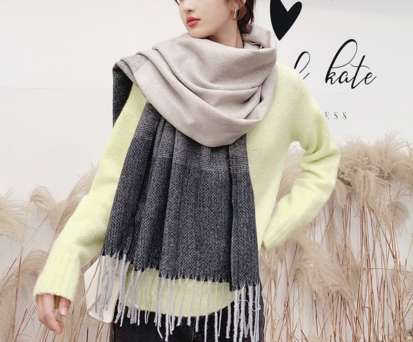 Ženski zimski šal u preljevnim bojama s resama