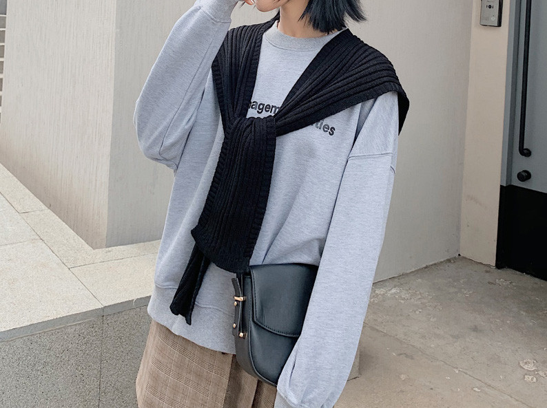 Ležerni pleteni ženski šal