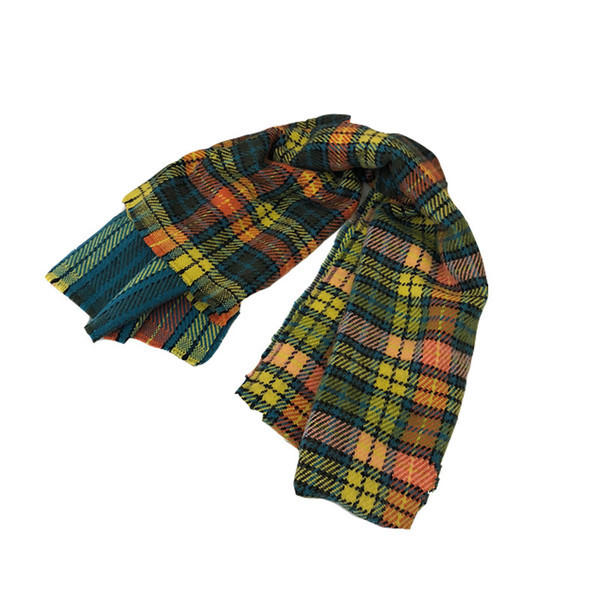 Topli ženski šal, pogodan za hladne dane sa kariranim uzorkom