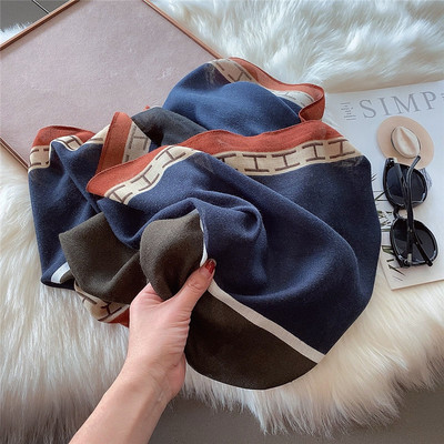 Moderni ženski laneni šal u bež i plavoj boji