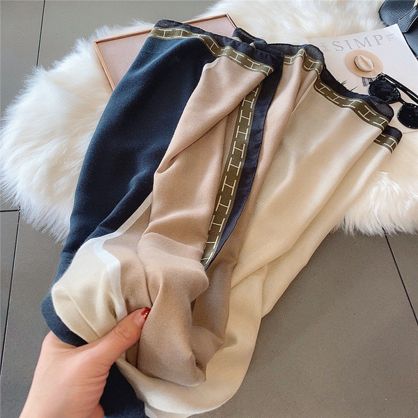 Moderni ženski laneni šal u bež i plavoj boji