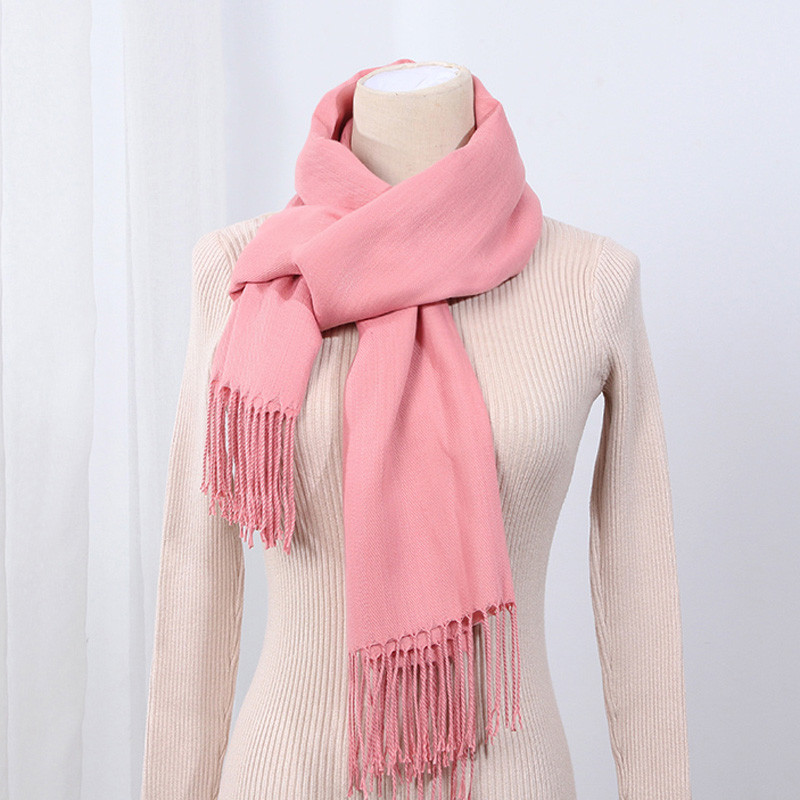 Μαλακό γυναικείο πλεκτό κασκόλ  με κρόσσια