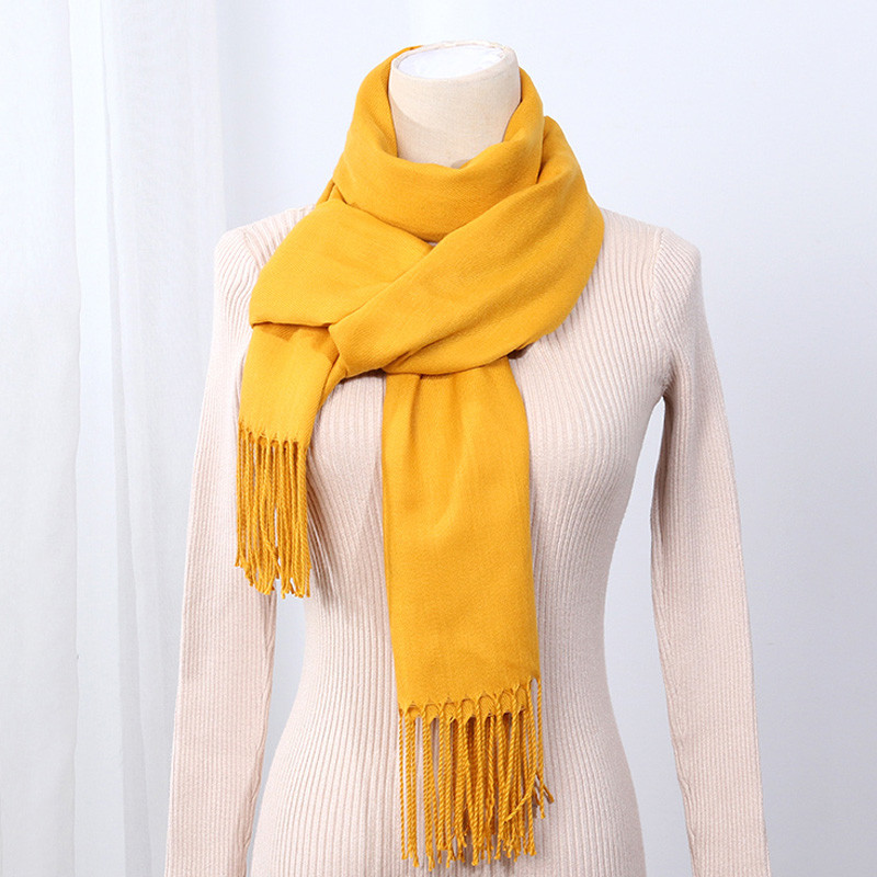 Μαλακό γυναικείο πλεκτό κασκόλ  με κρόσσια