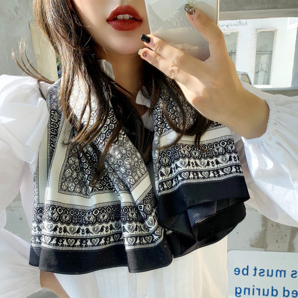 Tanak ženski šal u crno-bijeloj boji