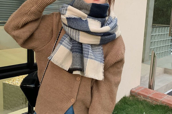 Ženski ležerni karirani šal