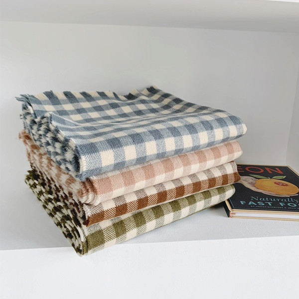 Novi model kariranog ženskog šala primjerenog za zimu u tri boje