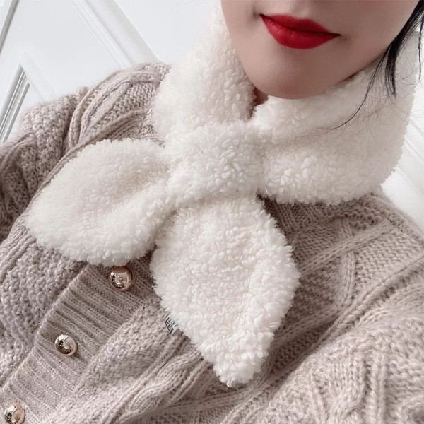 Γυναικείο  μονόχρςμο χνουδωτό κασκόλ