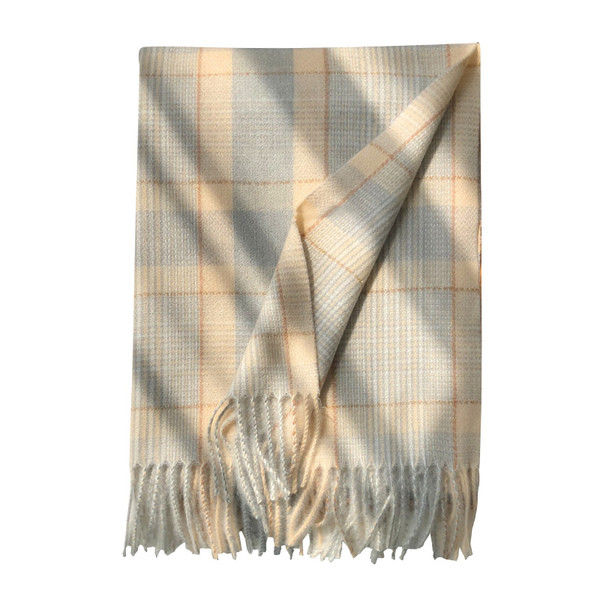 Karirani zimski ženski šal s resama