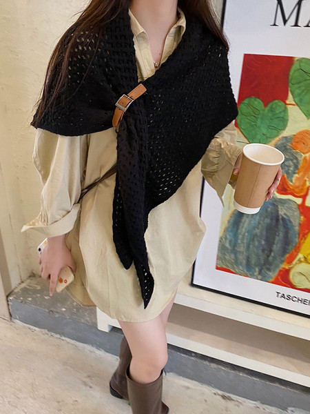 Ležeran ženski pleteni šal s kopčom