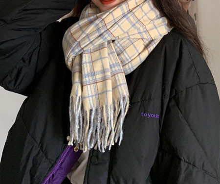 Ženski karirani šal s resama