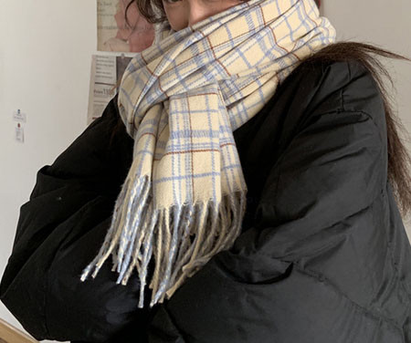 Ženski karirani šal s resama