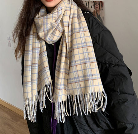 Ženski karirani šal s resama